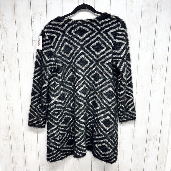 August Silk Sweater Women Size Medium Geo Diamond Pattern Fuzzy Knit Cardigan - Picture 6 of 6